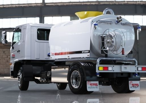 TRUCK POLYTANK WATER 8000 LITER
